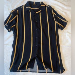 Short sleeve trendy button up